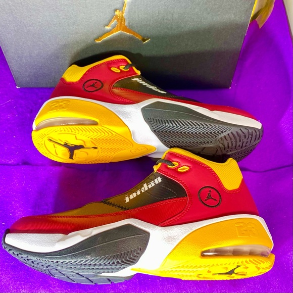 Jordan Max Aura 3 SE Gym Red Black University Gold DJ6245 607 Men’s 7 Wmns 8.5 - Picture 6 of 12
